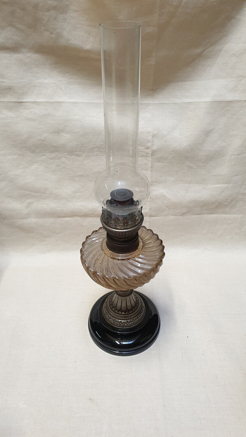 Jolie lampe à pétrole en verre et métal H-35,5 et H-57