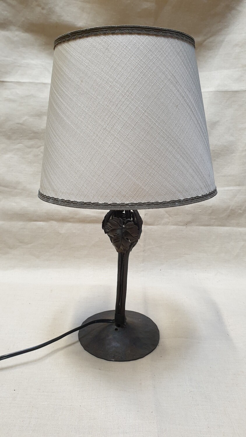 Elégante lampe en fer forgé noir H-27