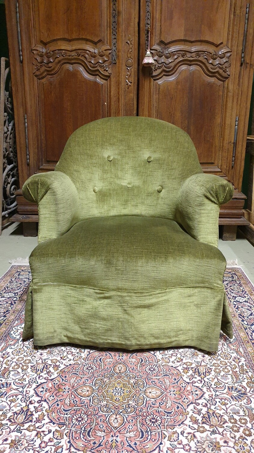 Fauteuil crapaud à garniture de velours vert