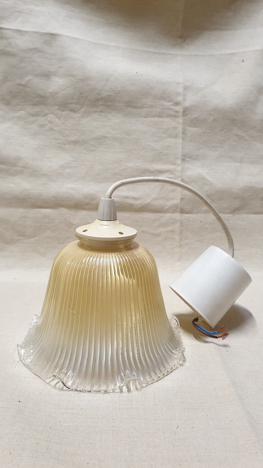 Lustre avec un abat jour en verre et en forme de tulipe - H-13cm D-16,5cm