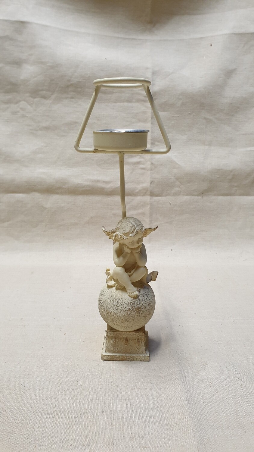 Bougeoir avec un ange sur une sphère - H-23 cm