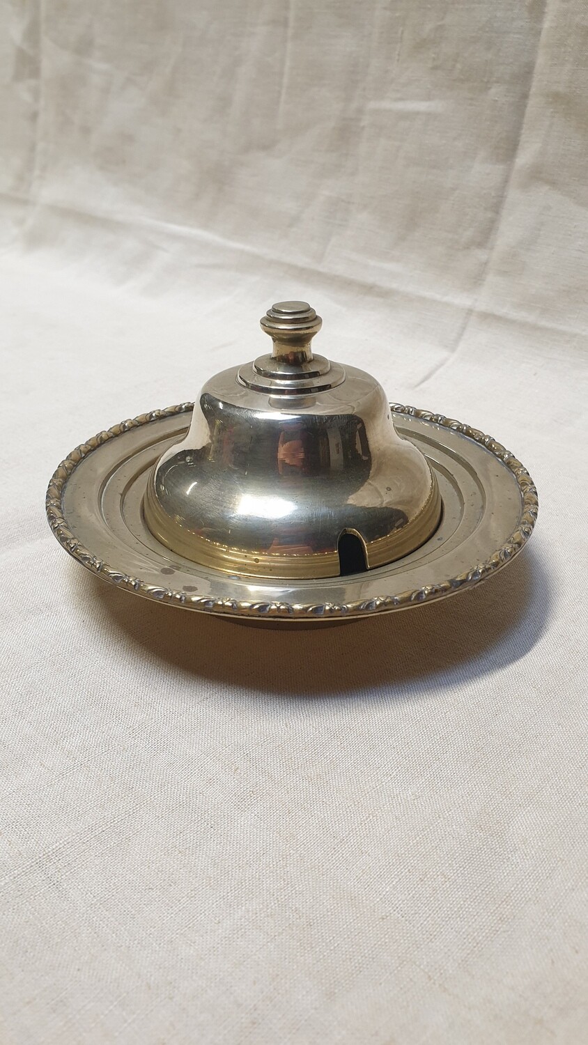 Cloche en métal argenté - H-8, D-14