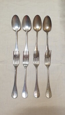 Lot de 4 grandes cuillères et 4 fourchettes en métal argenté, monogrammées