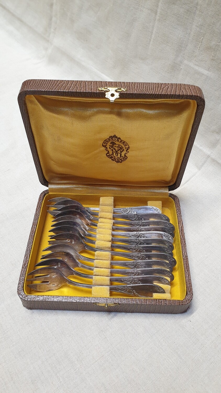 Lot de 12 fourchettes à fruit dans leur écrin - métal argenté - 13,5x16,5