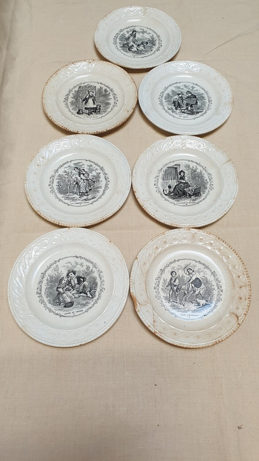 7 petites assiettes avec dessins