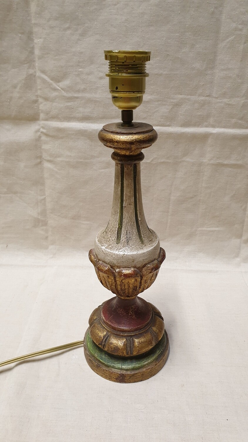 Lampe en bois à décor polychrome H-41