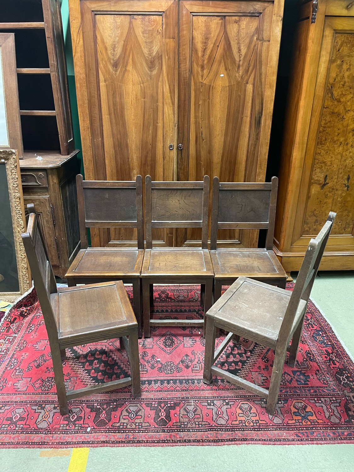 Suite de cinq chaises rustiques H-91cm