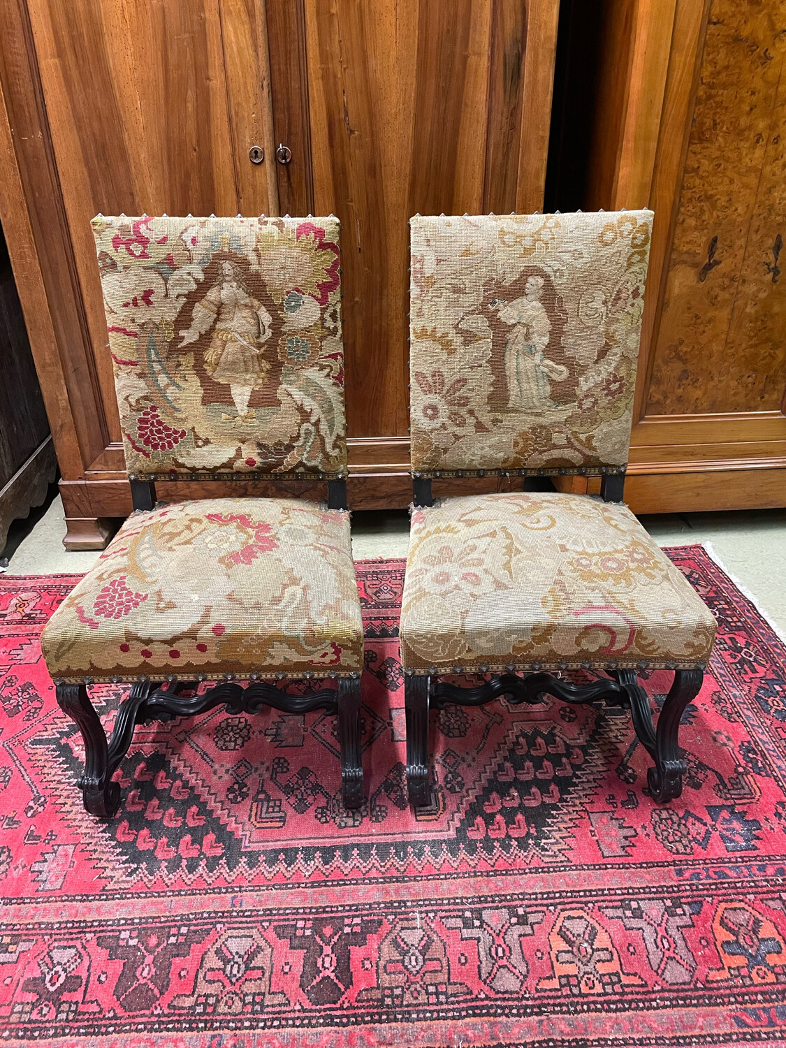Magnifique paire de chaises Renaissance en tissu H-100cm
