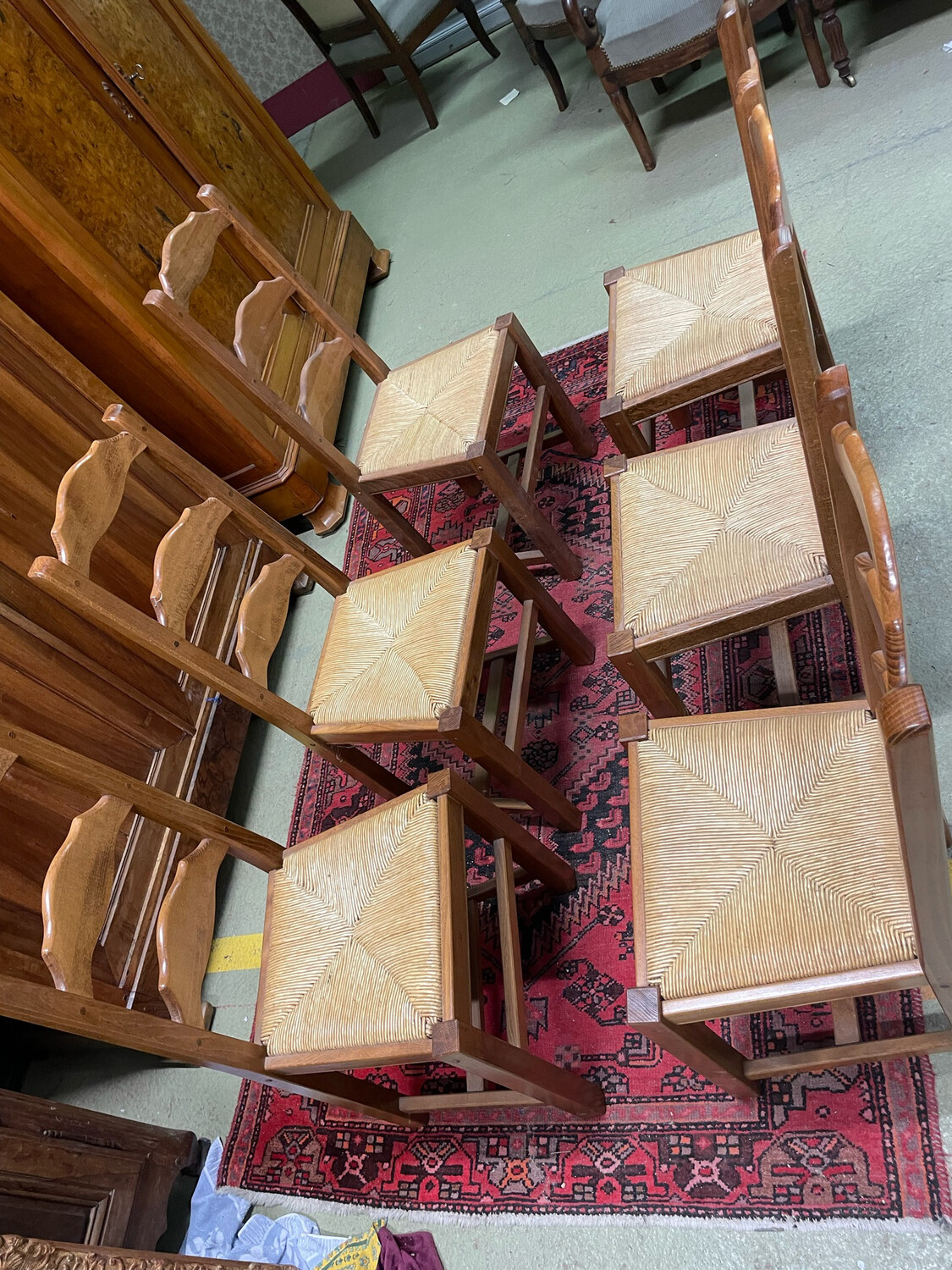 Suite de 6 chaises paille de style rustique à haut dossier H-102cm