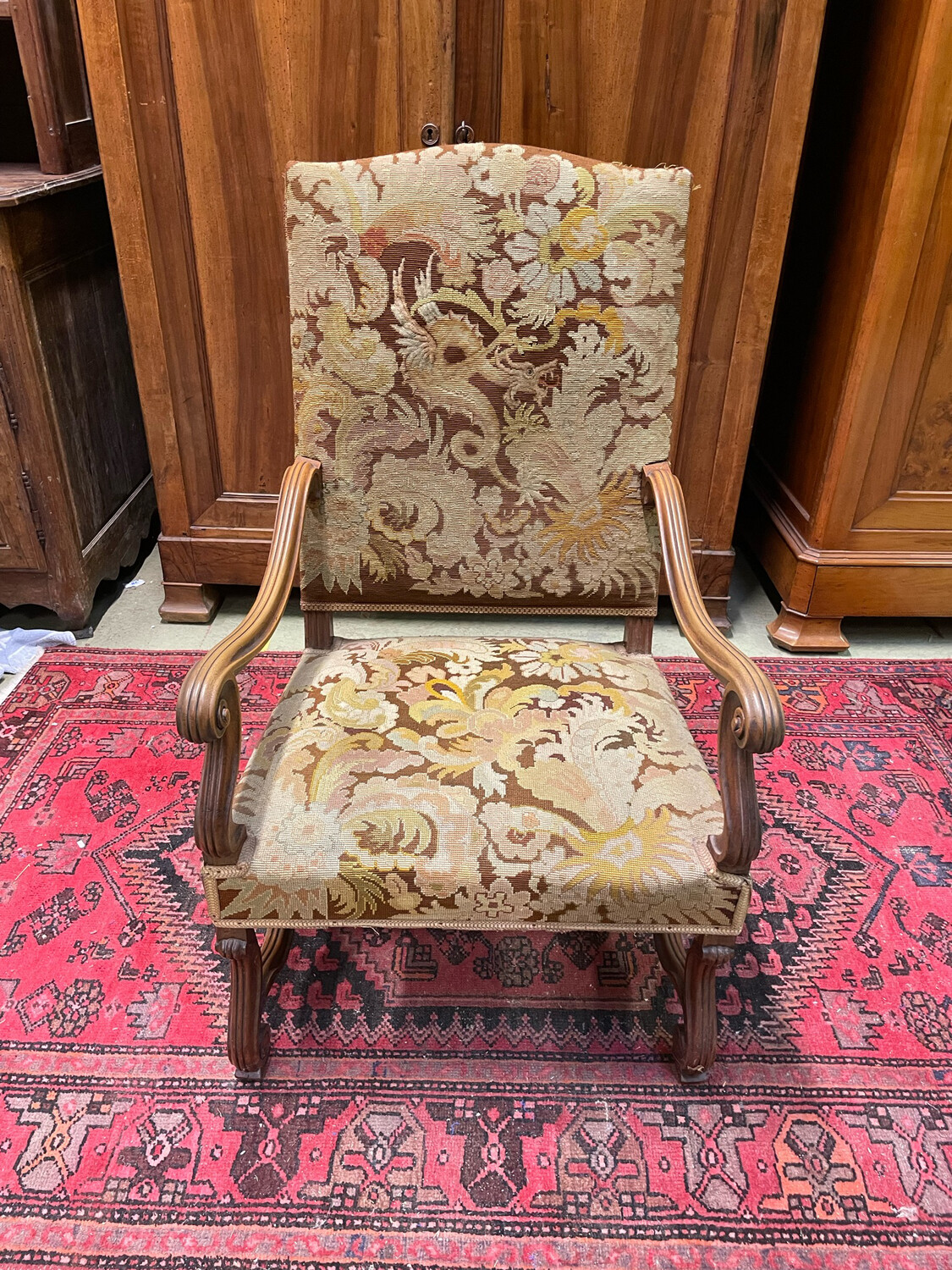 Fauteuil à haut dossier, garnis de tapisserie au petit point. Style Louis XII, XIXème siècle H-110