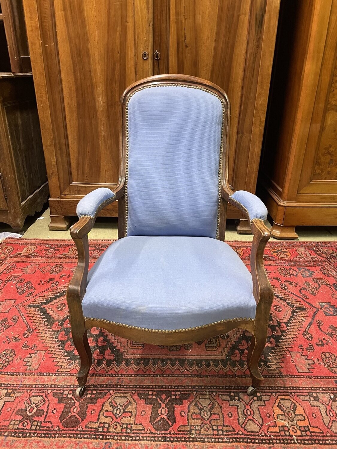 Fauteuil en bois avec garniture en tissu bleu violet H-103cm
