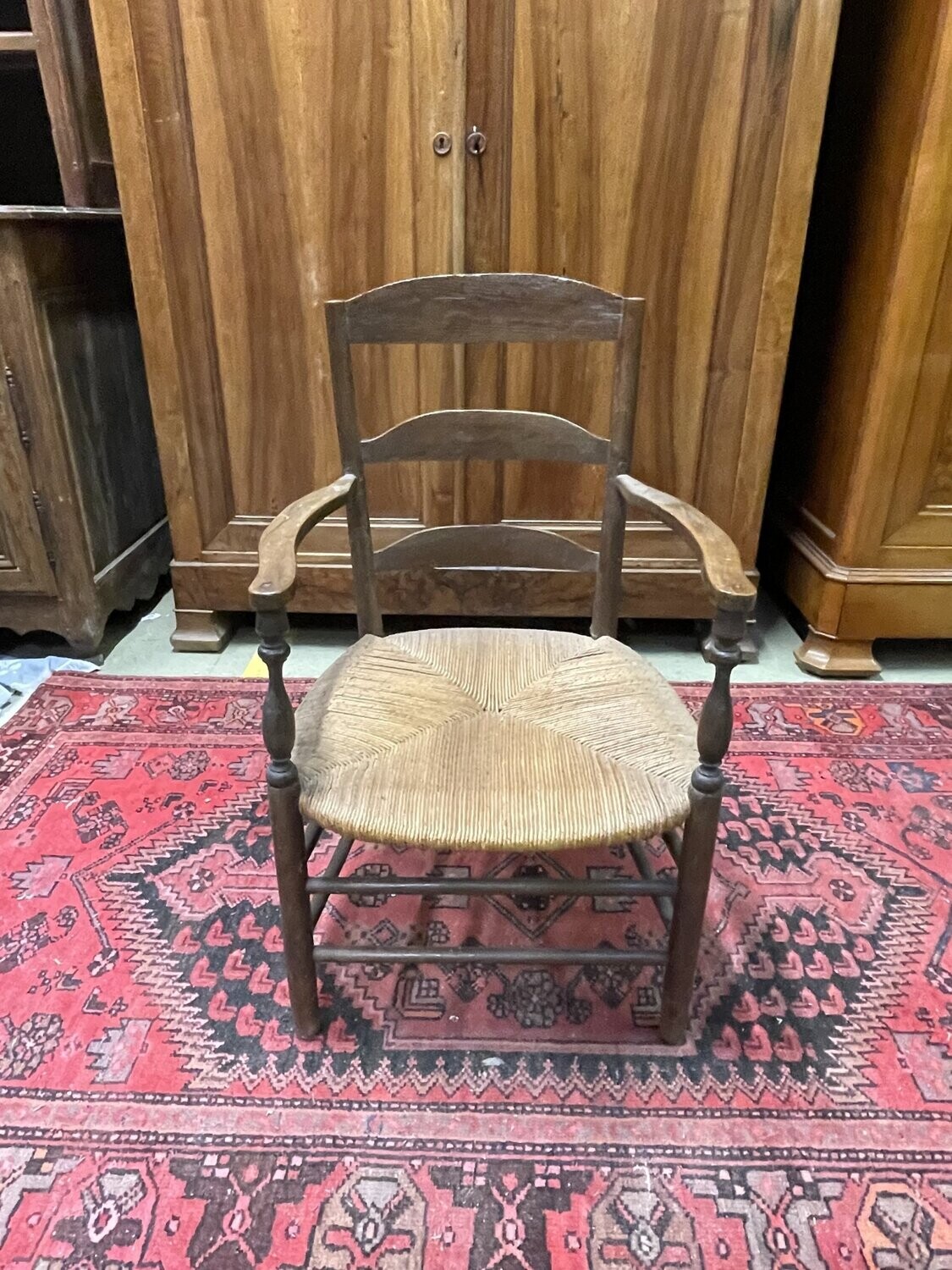 Fauteuil en bois paillé H-88cm