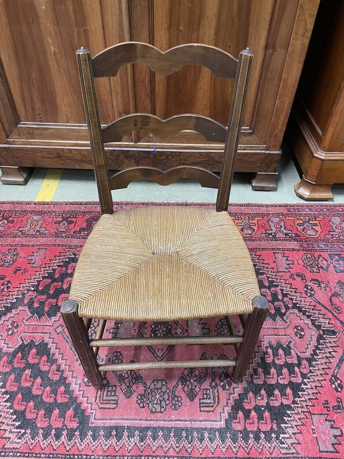Chaise paillée en bois - H-90