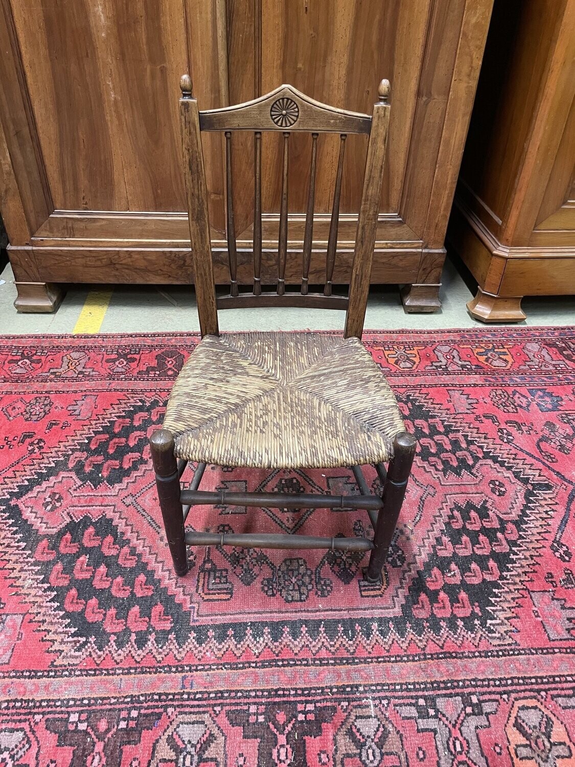 Chaise paille en bois foncé - H-84cm