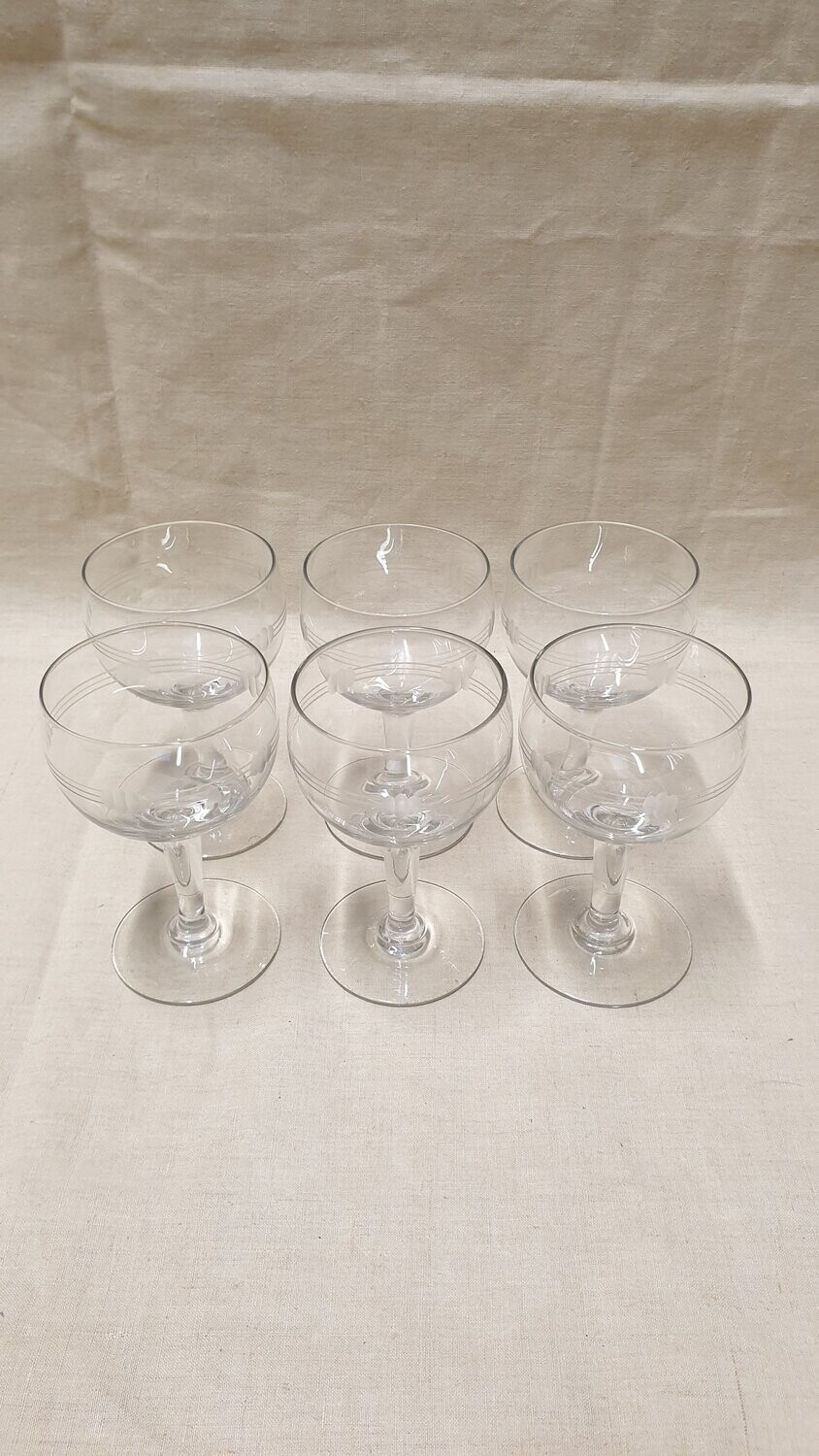 Suite de six verres anciens  gravés H-13cm