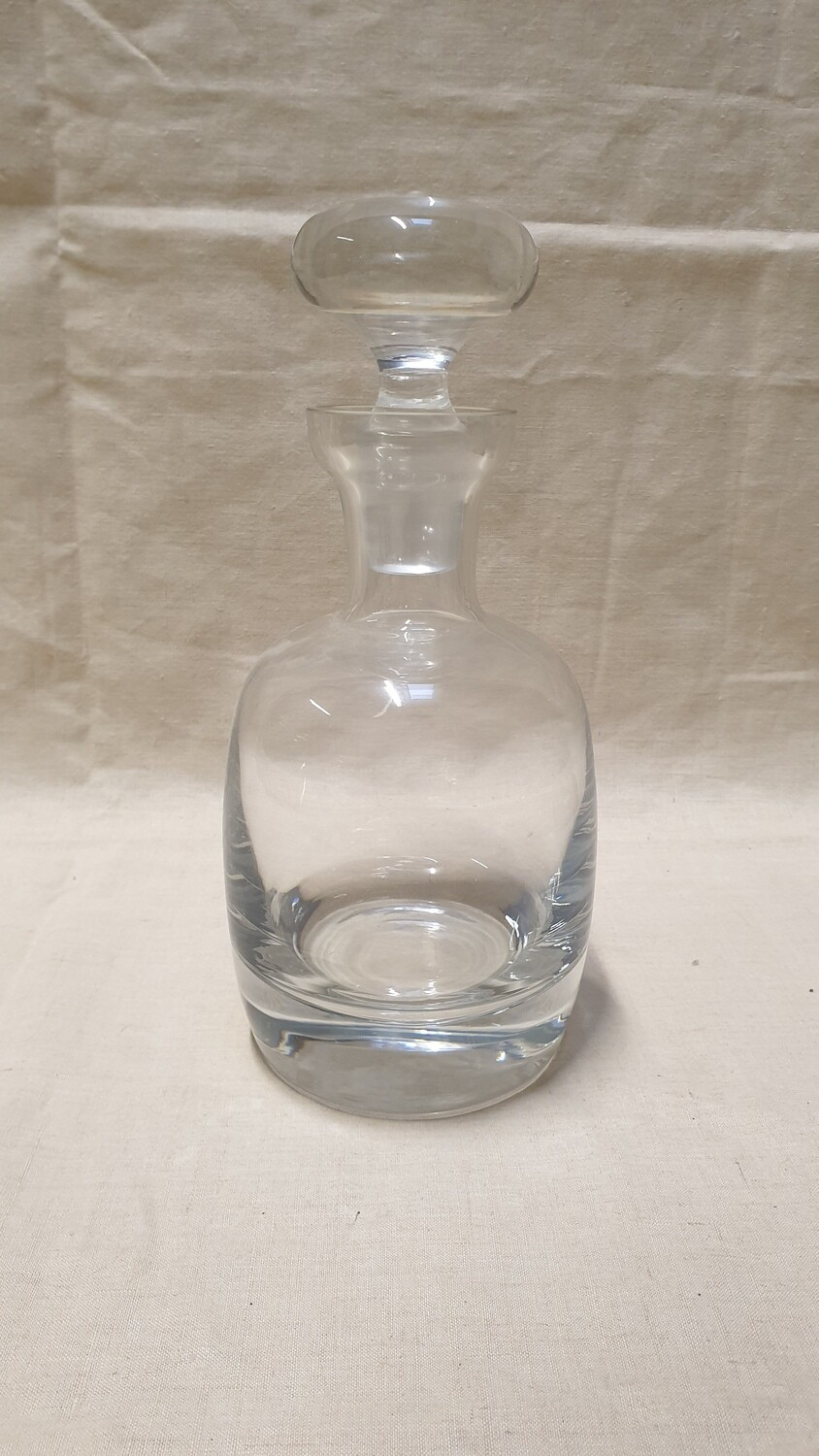 Carafe en verre avec un fond épais H-26cm