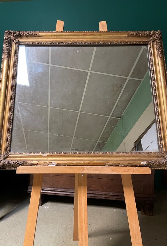 Miroir en bois et stuc doré à décor de rose, début XXème - dimensions
totales : 74 x 85 cm