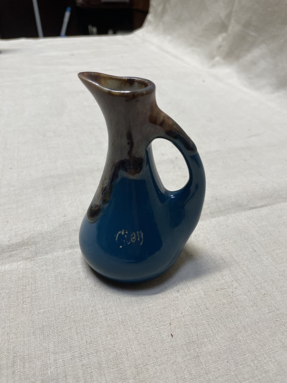 Petit pichet en porcelaine avec la mention Gien - Hauteur 11 cm