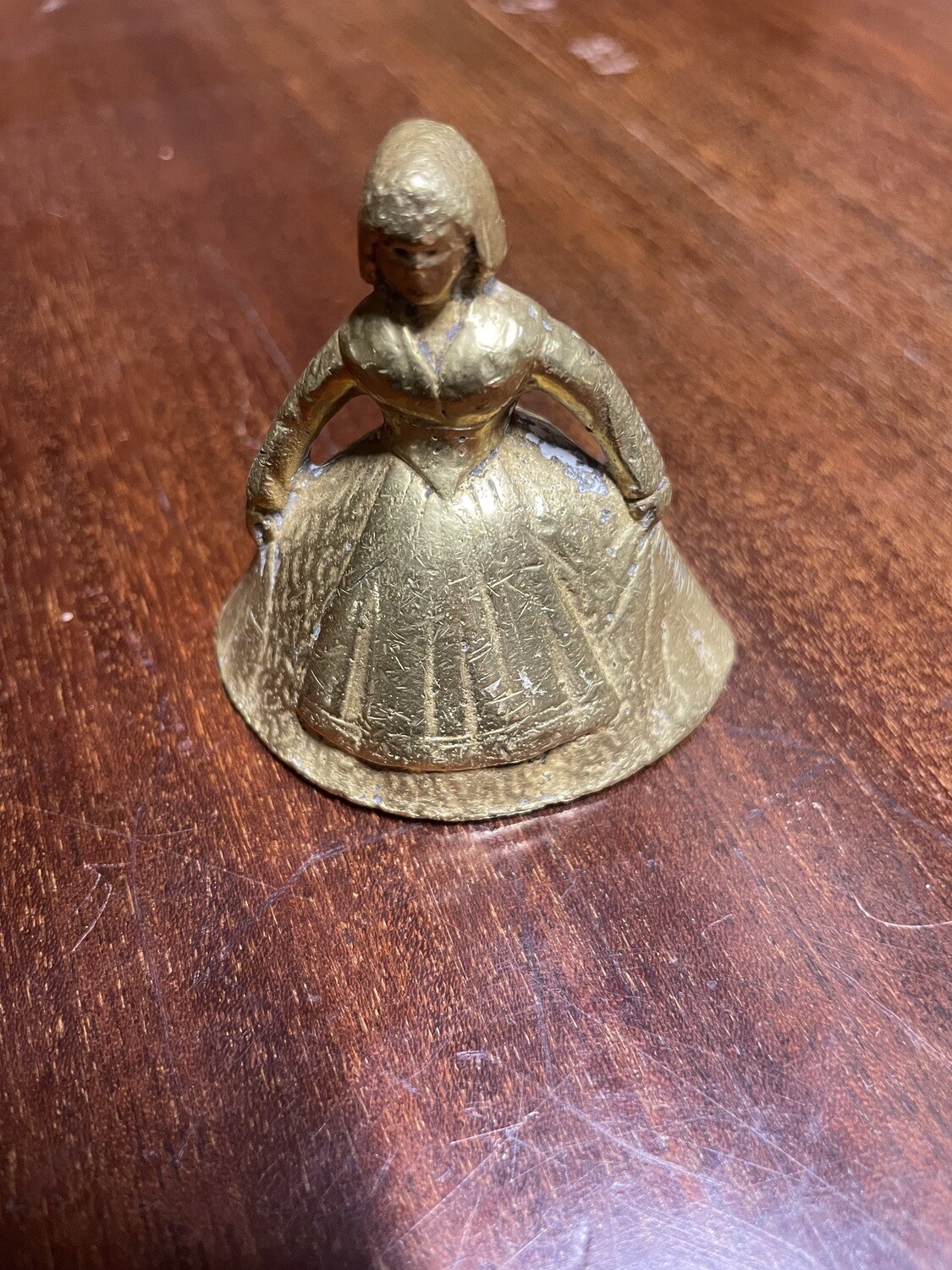 Magnifique petite sonnette représentant une femme H-5,5 cm