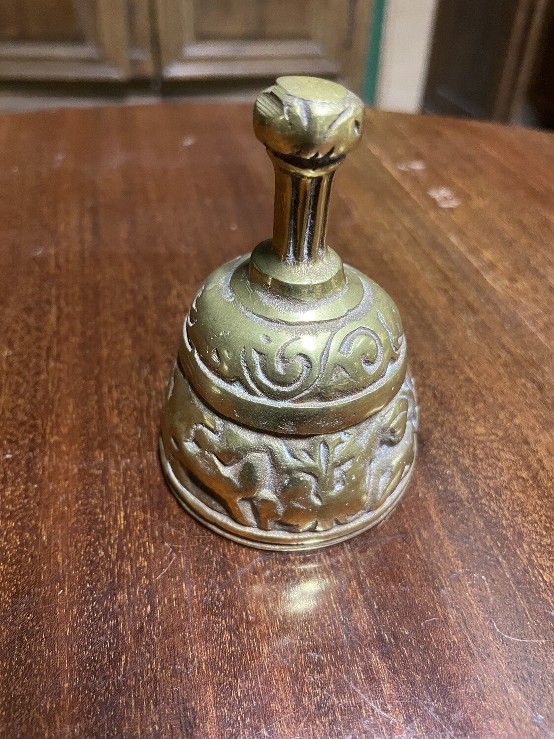 Très belle sonnette en bronze  H-9 cm