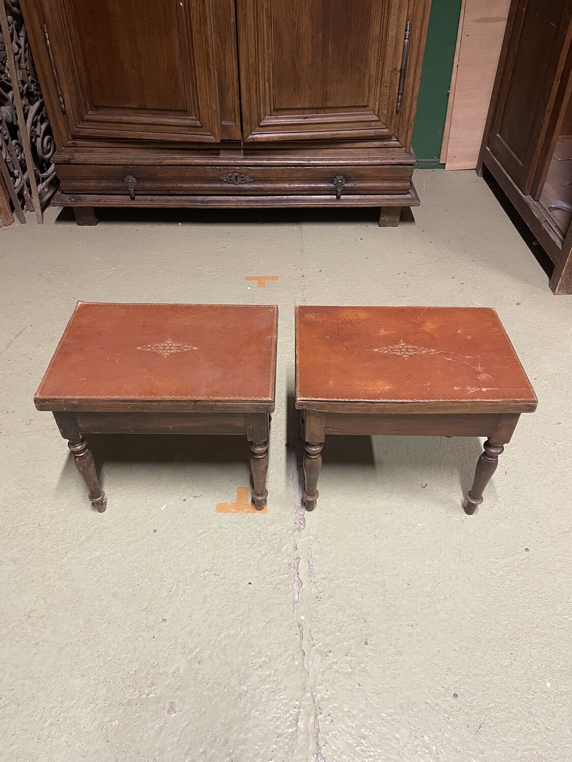 Deux entourages de bidet 42 cm x 48 cm x 33 cm
