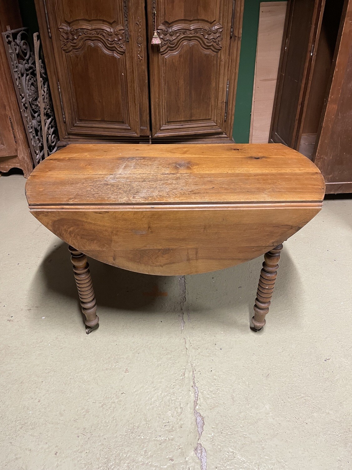 Table en bois avec plateau circulaire - H 70 cm D 120 cm