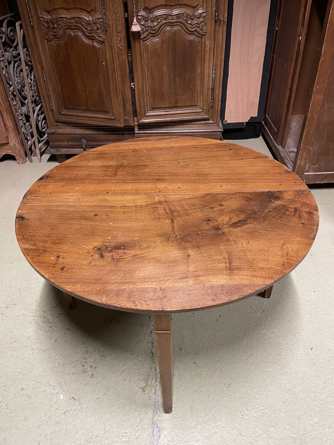 Console demi-lune en noyer, formant table en se déployant fin de l'époque Louis XVI - H 69 L 110 P 55 refermé