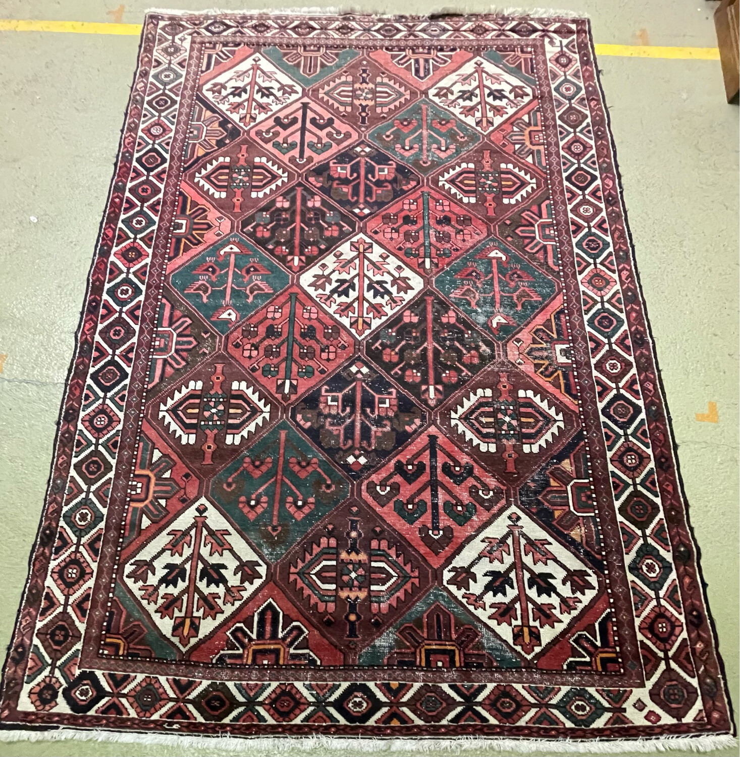 Tapis en laine avec motif losange - 216 x 310 cm