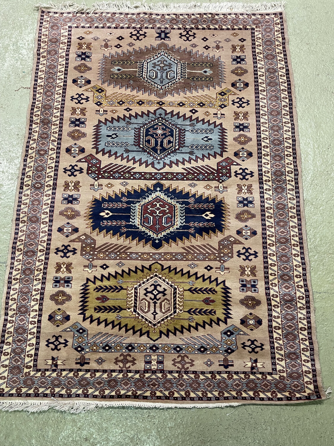Tapis d'Orient à motifs géométriques sur fond crème - 184 x 125 cm