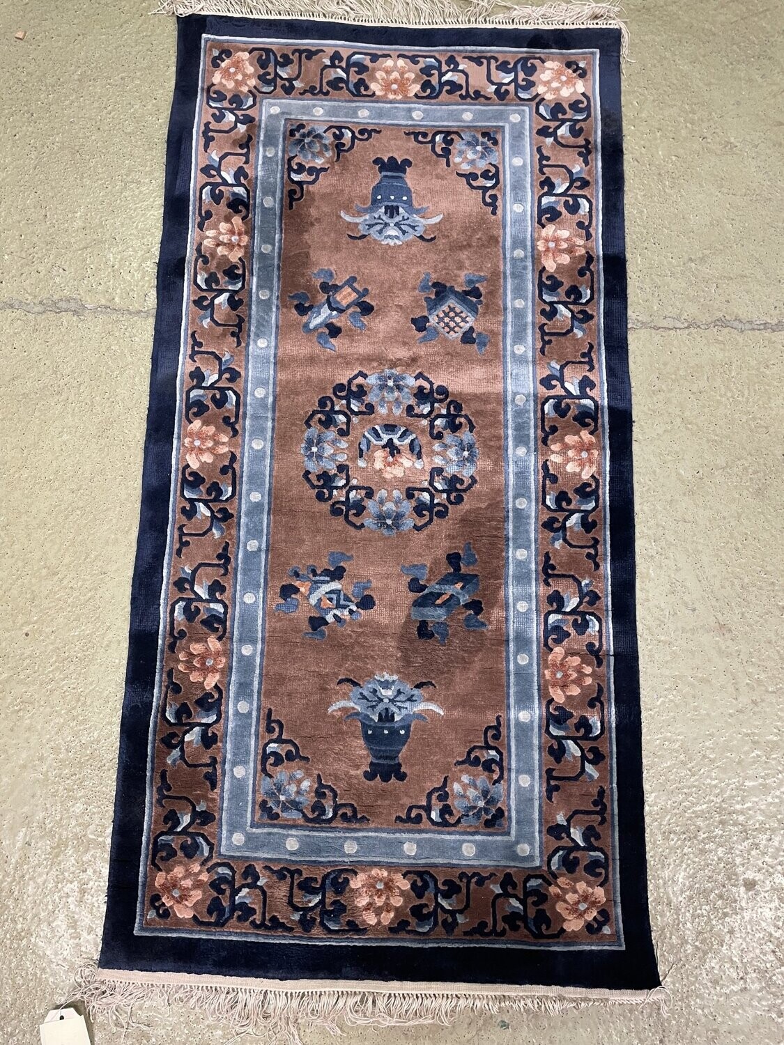 CHINE - Petit tapis laine à motifs et vases floraux - 140 x 69 cm