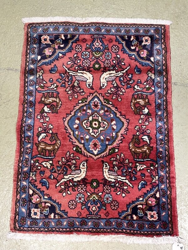 Tapis laine Iranien à décor de caissons et animaux - 108x80 cm
