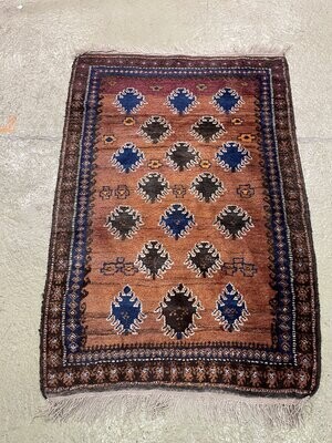Tapis fait main en laine, à décor géométrique sur fond brun - 90 x 130 cm