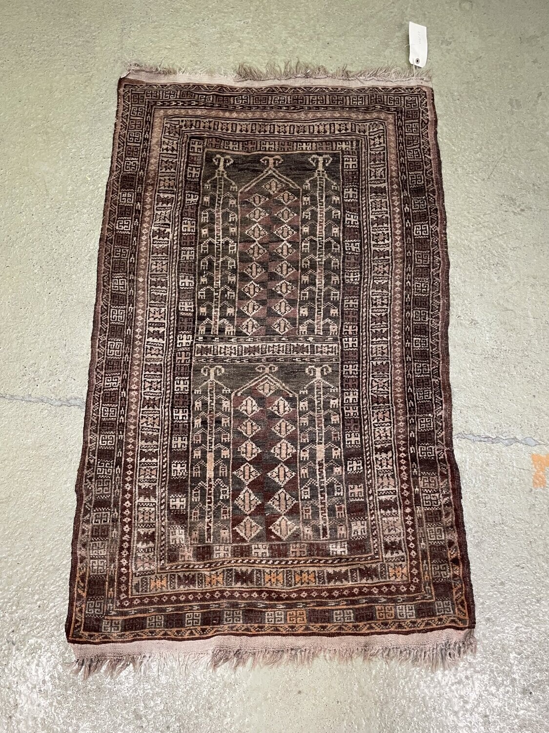 Magnifique tapis en laine légèrement usé - 110 x 160 cm