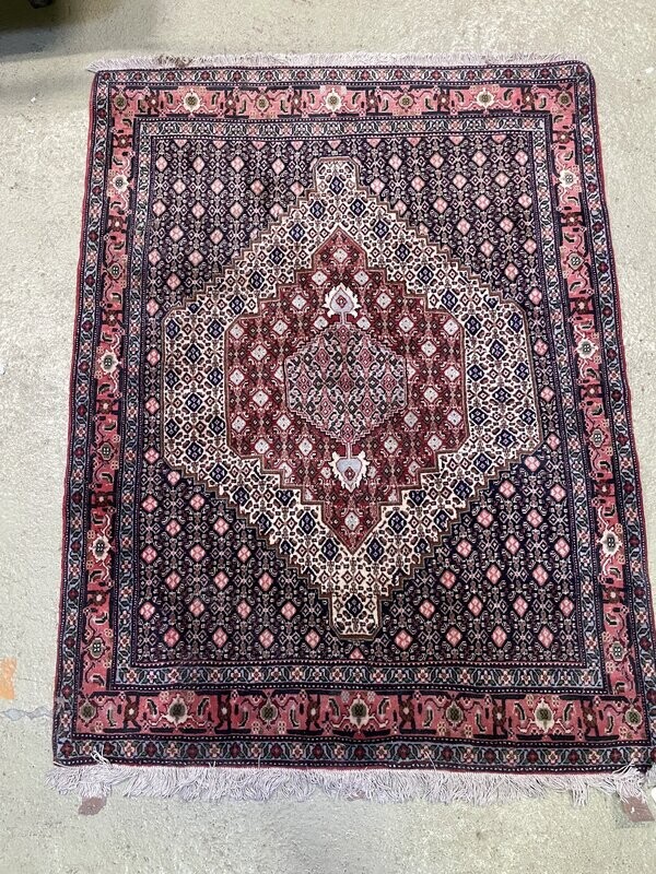 Tapis en laine rose et bleu avec motif losange Handmade in Persian - 121 x 160 cm