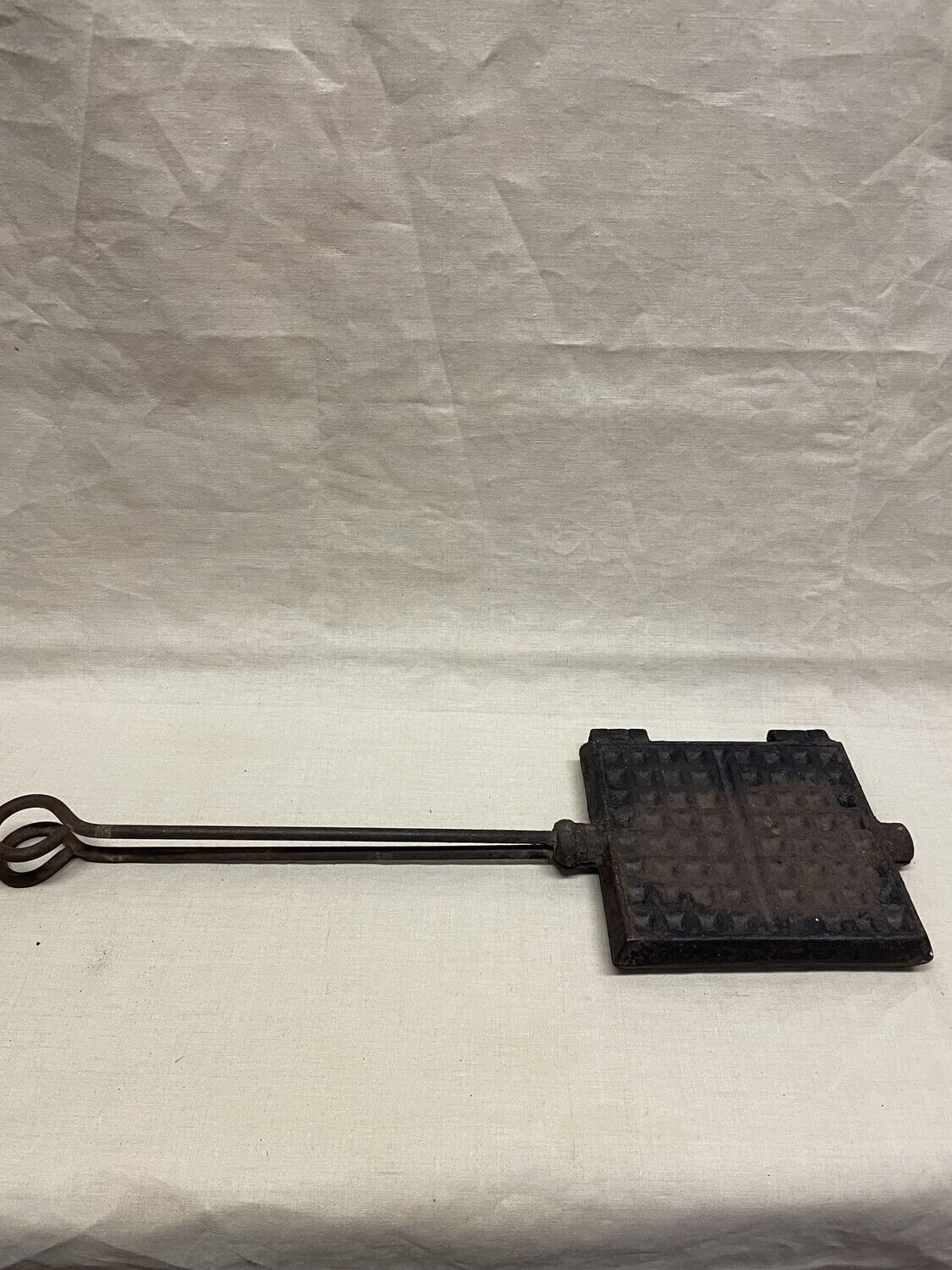 Gaufrier ancien en fonte l-60 l-19