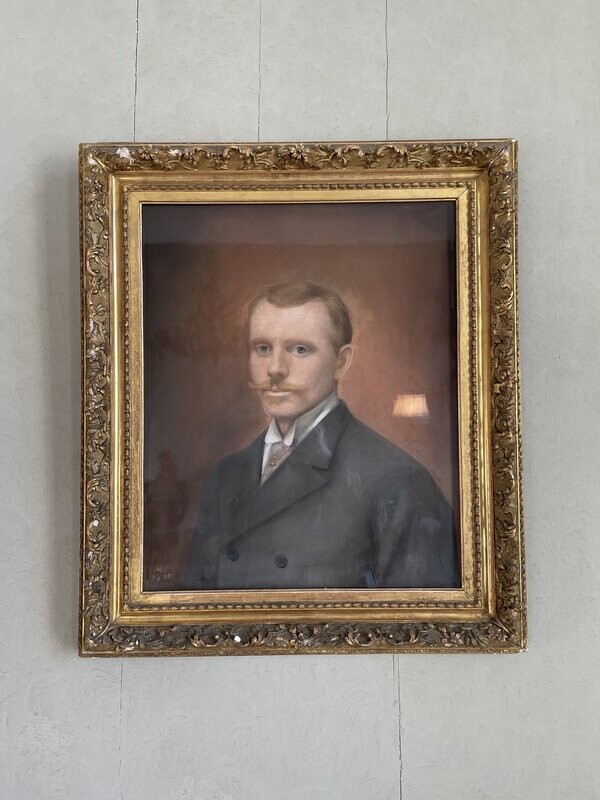 Portrait d'un homme en costume, cadre en stuc doré, sous verre, 78x64