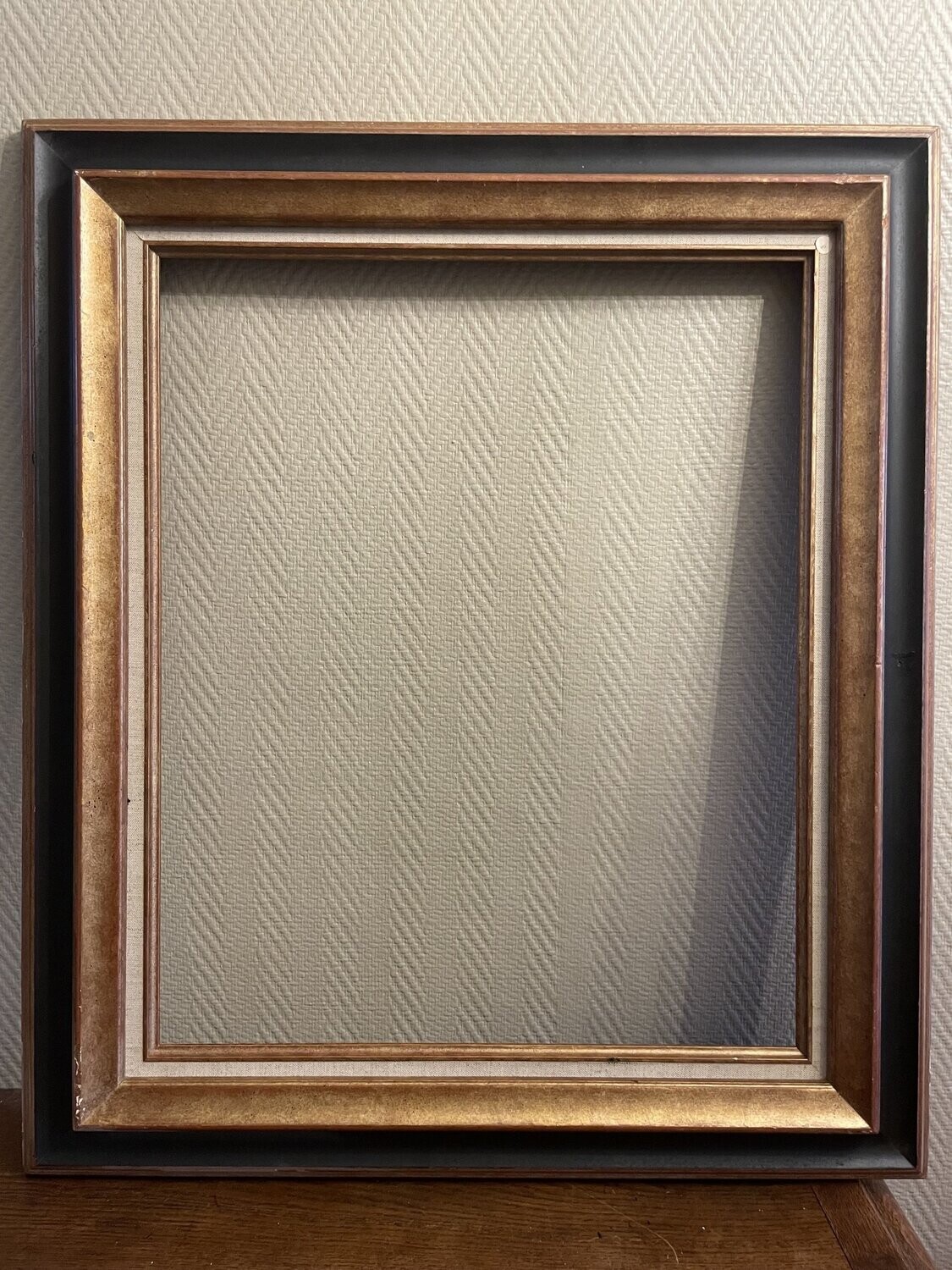 Cadre en bois doré  - 55 x 46 cm