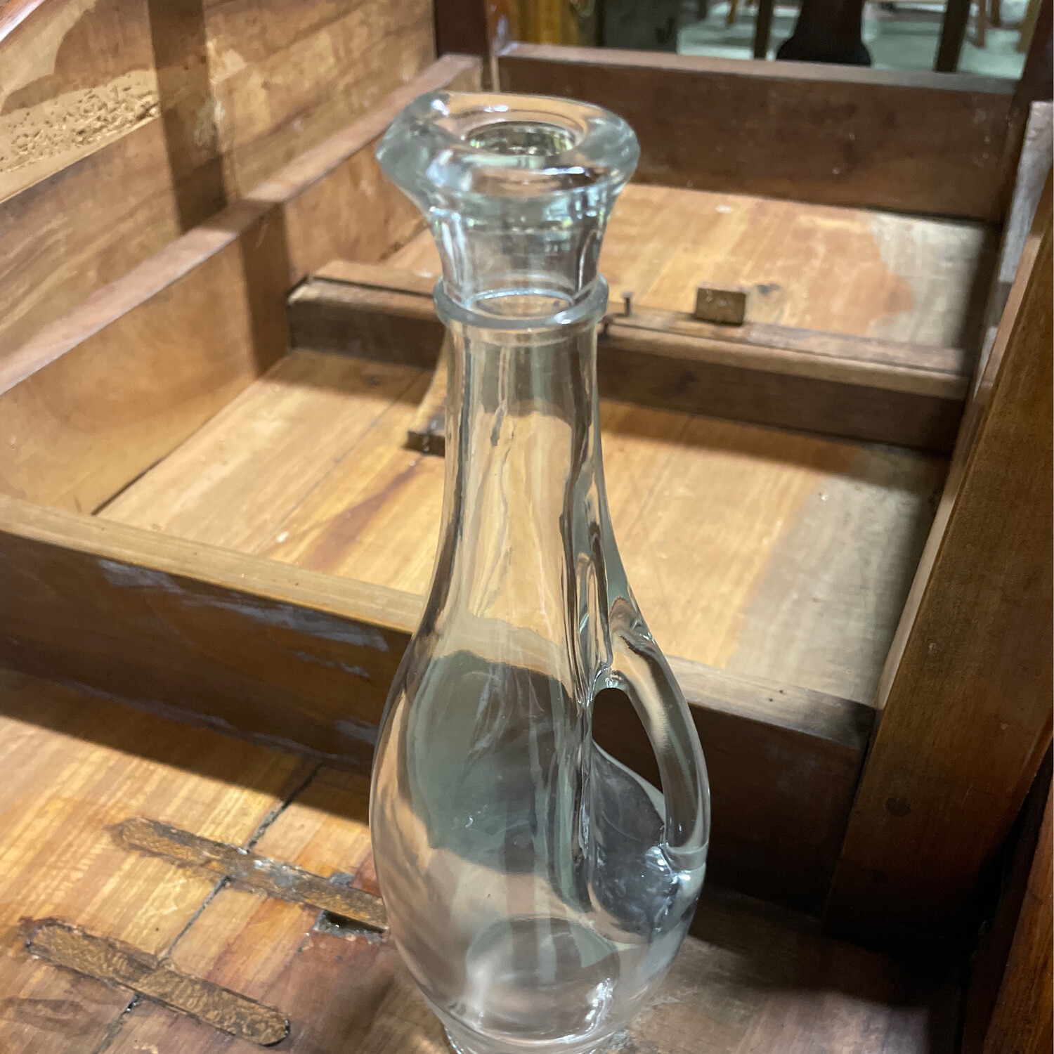 Pichet en verre H-28