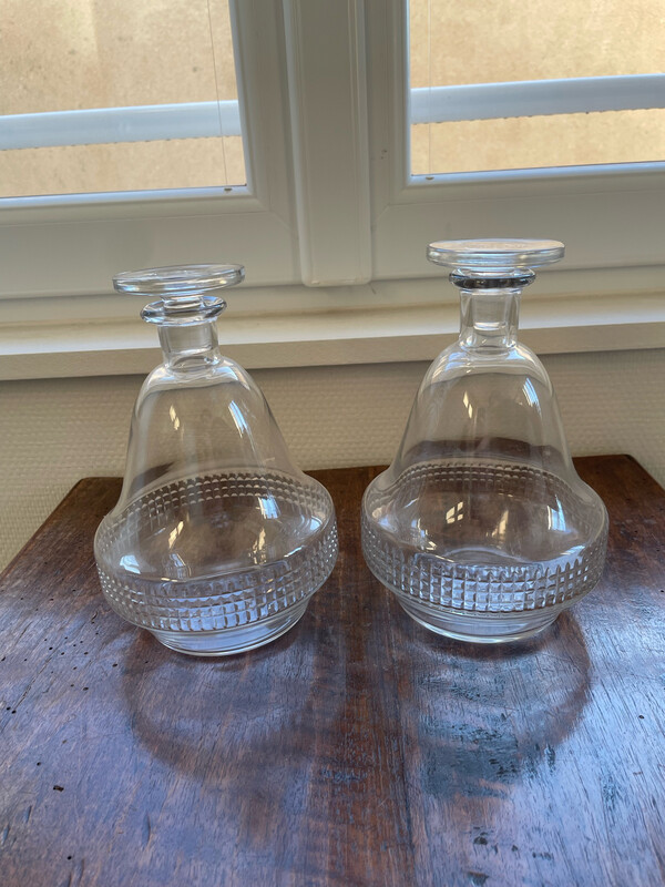Paire de carafons en cristal taillé - h20 cm