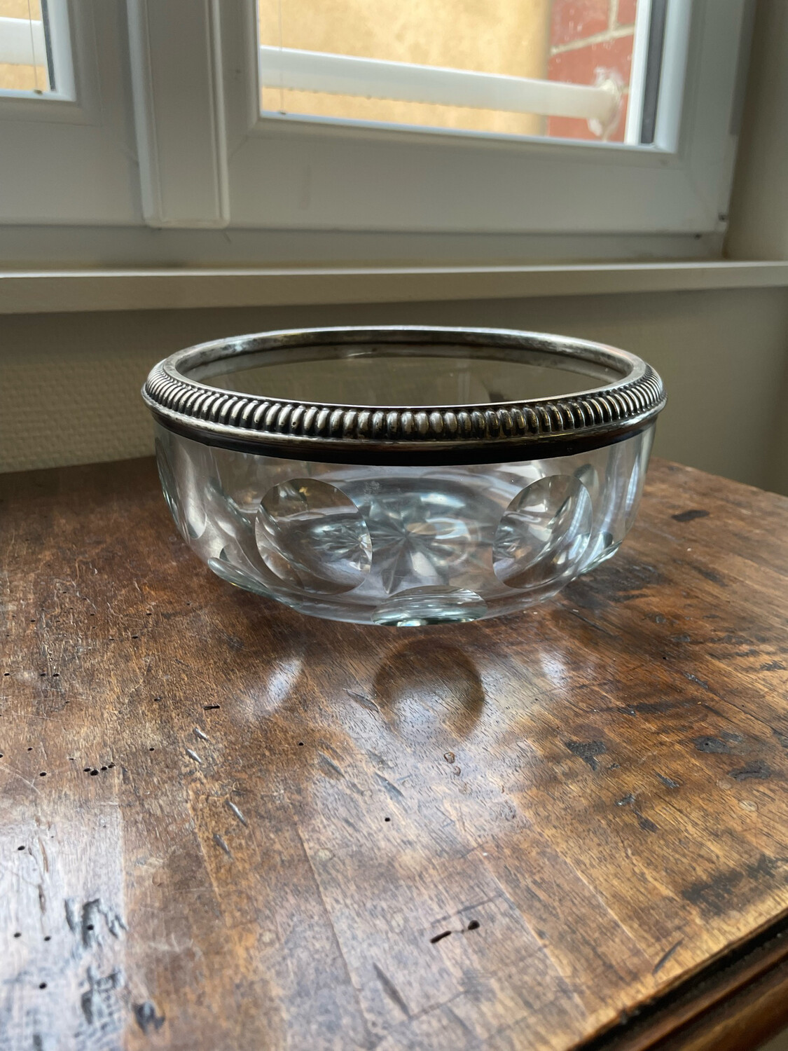 Coupe en cristal à contour en métal argenté - D 20 x H 9 cm