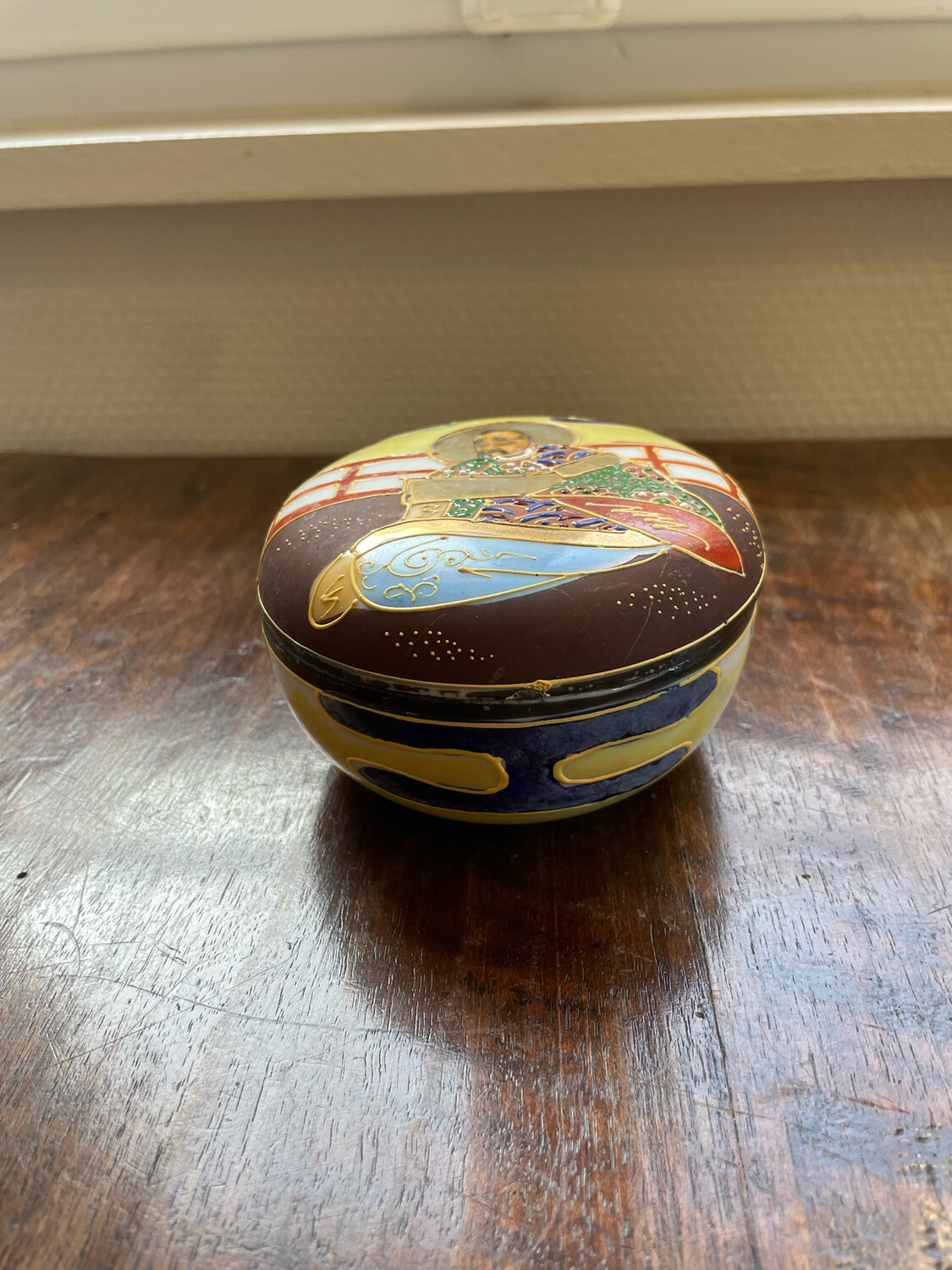 Boite à savon coloré en porcelaine - Made in Japan - D 10 x H 6 cm