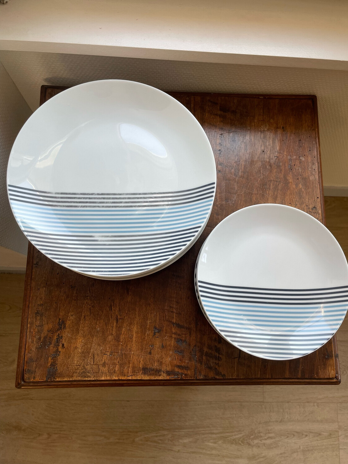 6 assiettes et 6 petites assiettes