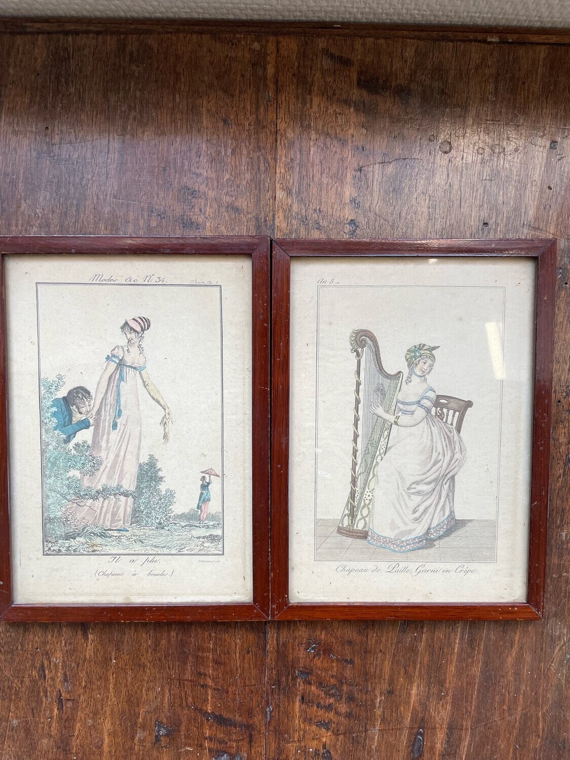 Deux petites gravures couleur, dans le style du Directoire 18 x 12,5 cm
