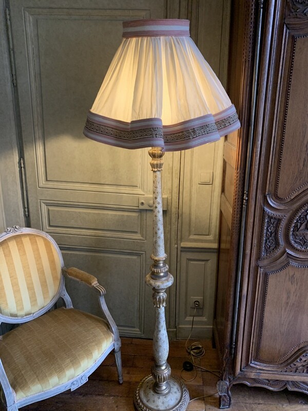 Exceptionnelle lampe en bois et bronze  h 188 cm