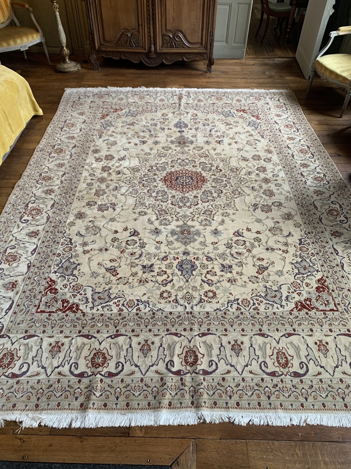 Tapis Iran fait main avec une rosace au centre - 328 x 260