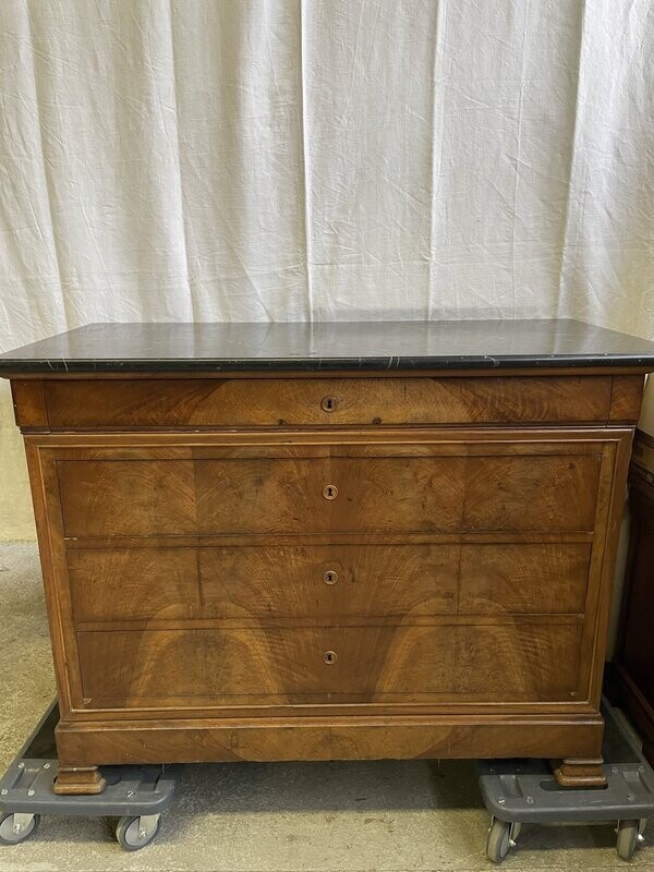 Commode Louis Philippe dessus marbre noir
97 x 58 x 124 cm
Epoque XIX eme
