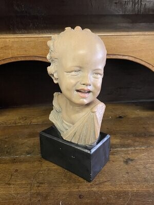 D'après F.Gori : buste de jeune fille, sujet en plâtre, imitant la terre cuite. H : 33 cm.