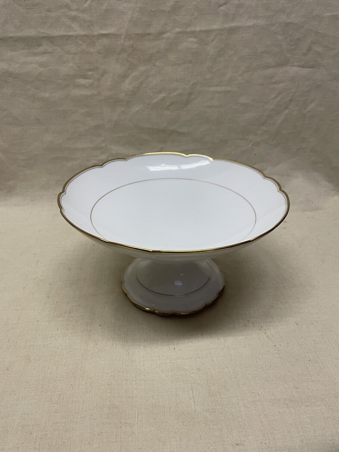 Compotier en porcelaine à filet d'or. H12 D20