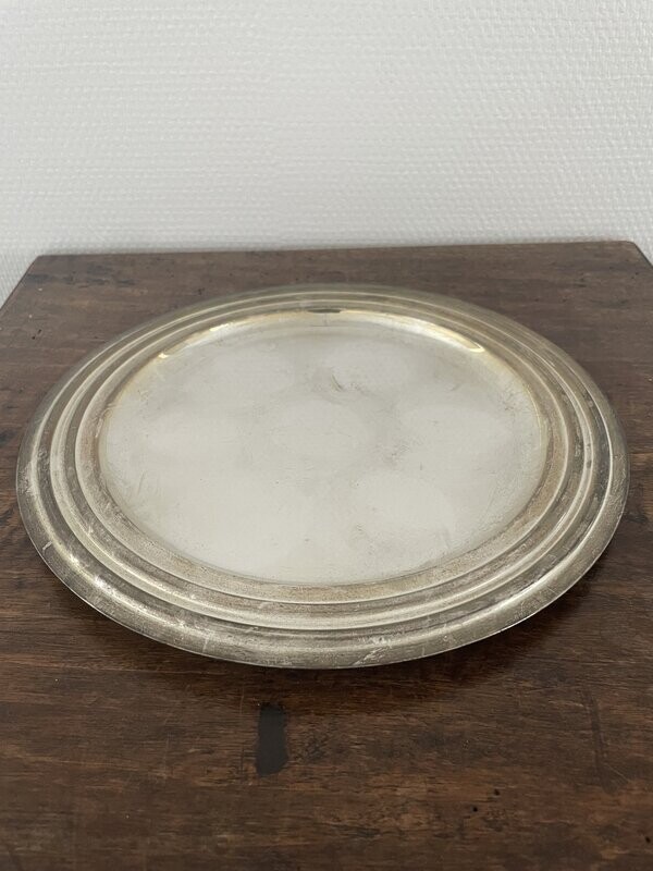 Plateau en métal argenté. D-28