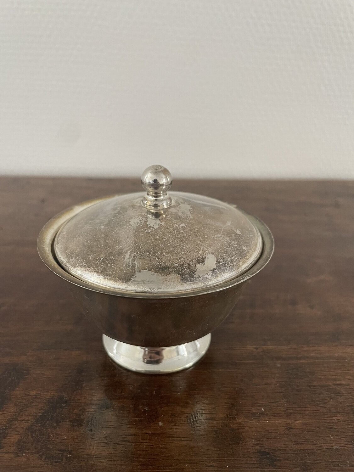 aaa coupe en métal argenté.